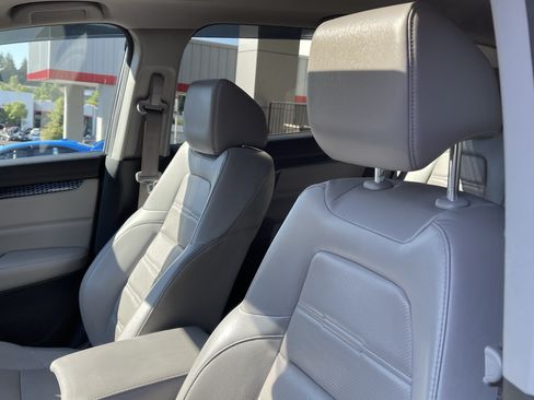 Used 2018 Honda CR-V Touring image 18