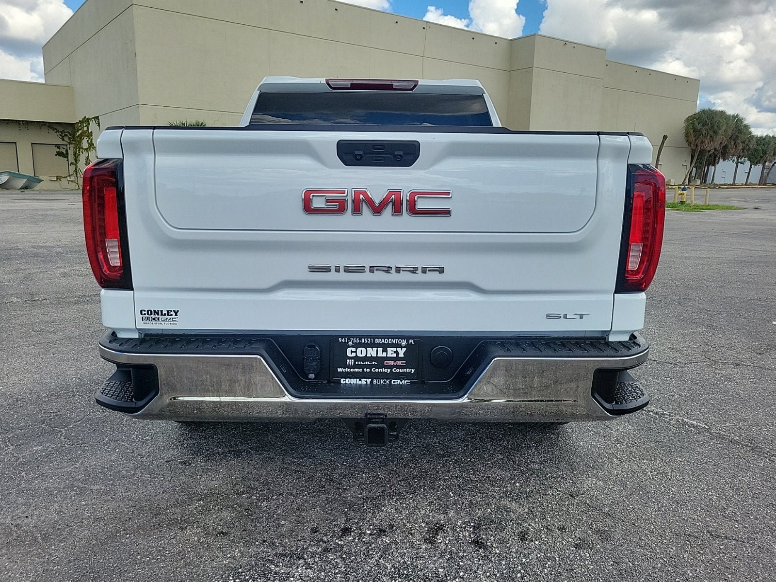 Certified 2025 GMC Sierra 1500 SLT RWD image 8