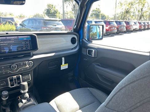 New 2025 Jeep Gladiator Sport image 35