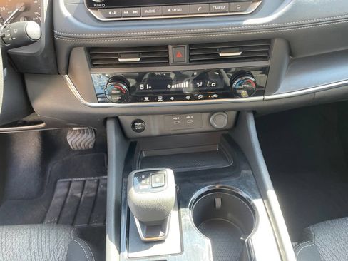 Used 2024 Nissan Rogue SV FWD image 12