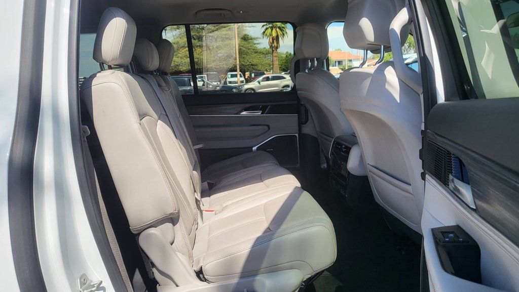 Used 2024 Jeep Wagoneer L Series II w/ Flexible Seating Group RWD image 25