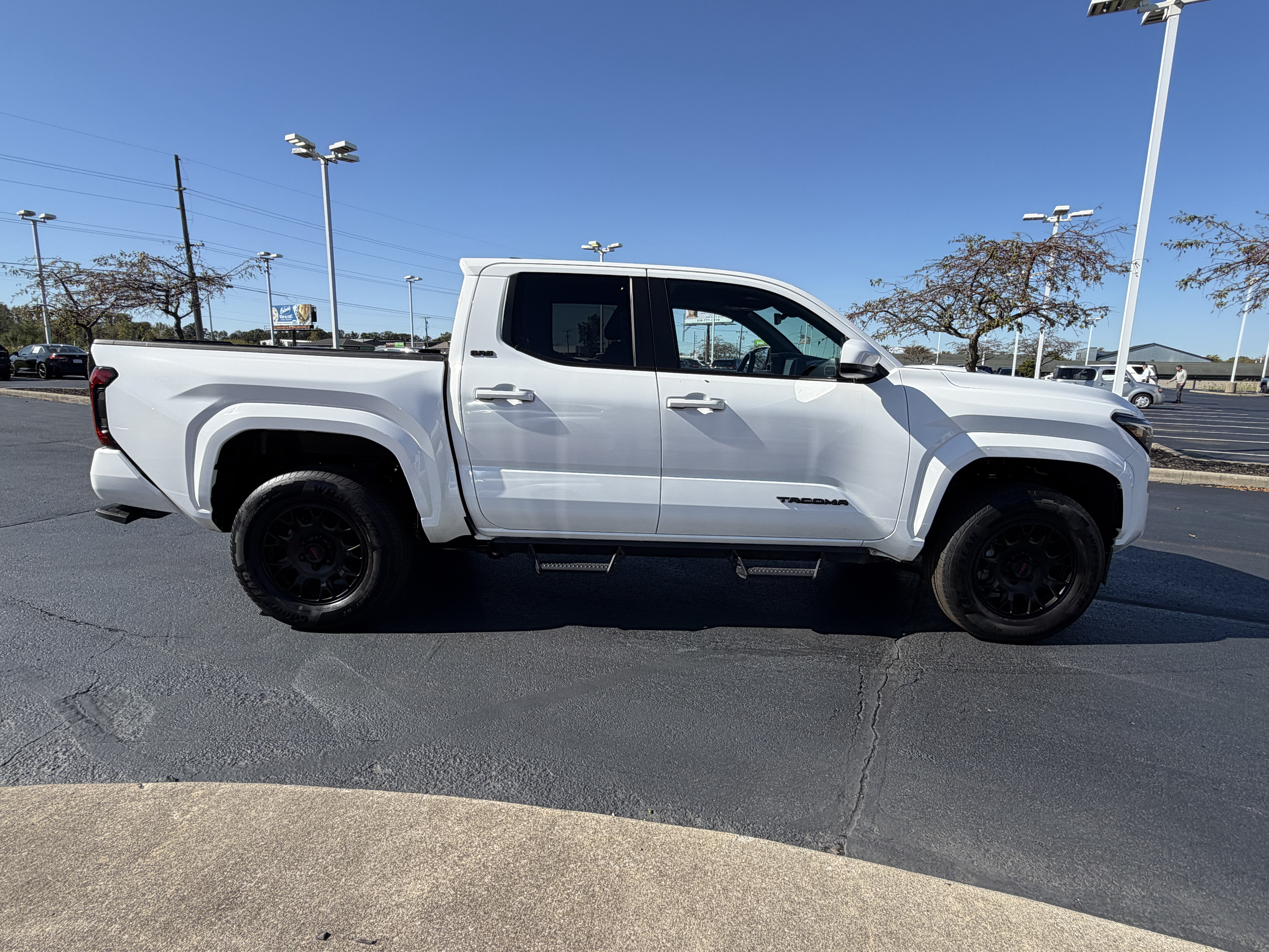 Certified 2025 Toyota Tacoma SR5 AWD/4WD image 9