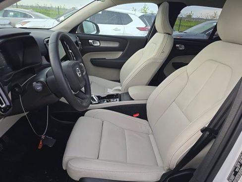 Used 2026 Volvo XC40 B5 Plus AWD/4WD image 6