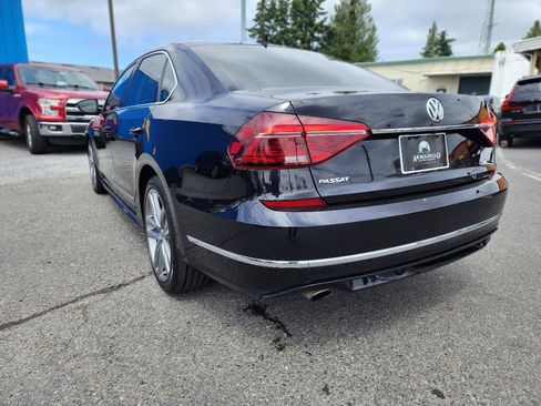 Used 2017 Volkswagen Passat 1.8T R-Line w/ R-Line Lighting Package FWD image 8