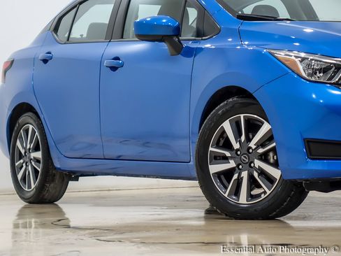 Used 2023 Nissan Versa SV image 4