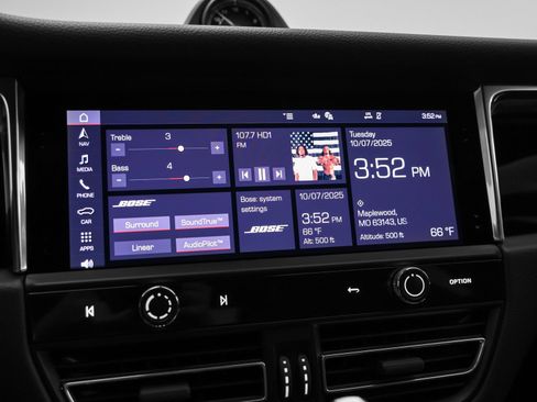 Certified 2026 Porsche Macan AWD/4WD image 32