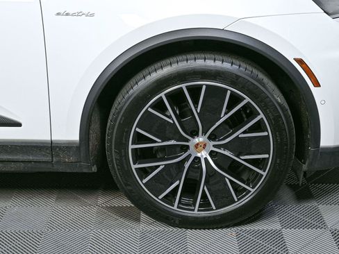 Certified 2024 Porsche Macan 4 Electric AWD/4WD image 38