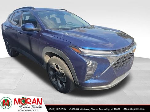Certified 2024 Chevrolet Trax LT w/ Driver Confidence Package FWD image 2
