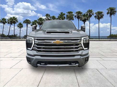 Used 2024 Chevrolet Silverado 3500 High Country w/ High Country Premium Package AWD/4WD image 2