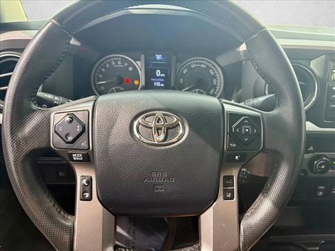 Used 2018 Toyota Tacoma SR5 AWD/4WD image 8