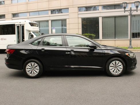Used 2019 Volkswagen Jetta SE FWD image 6