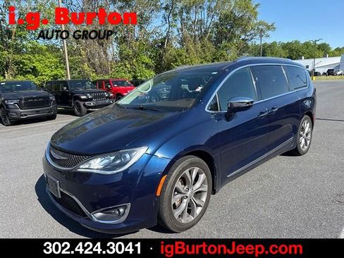Used 2019 Chrysler Pacifica Limited w/ Tire & Wheel Group FWD image 7