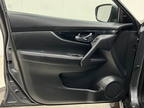 Used 2019 Nissan Rogue SL AWD/4WD image 15