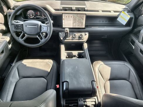 Used 2025 Land Rover Defender 130 X-Dynamic SE image 12