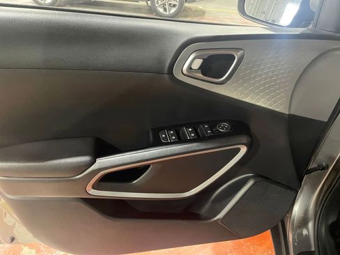 Used 2025 Kia Soul LX w/ LX Technology Package image 18