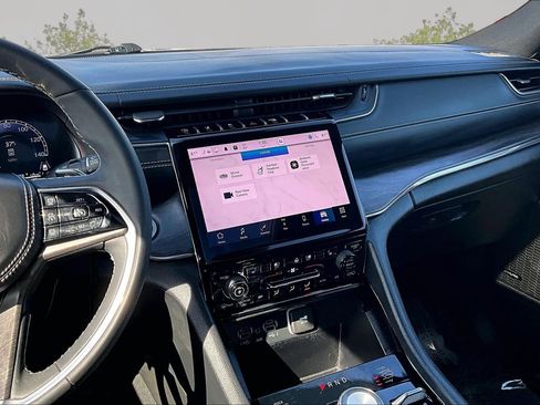 Used 2024 Jeep Grand Cherokee L Overland image 6