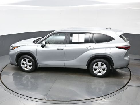 Used 2024 Toyota Highlander LE image 36