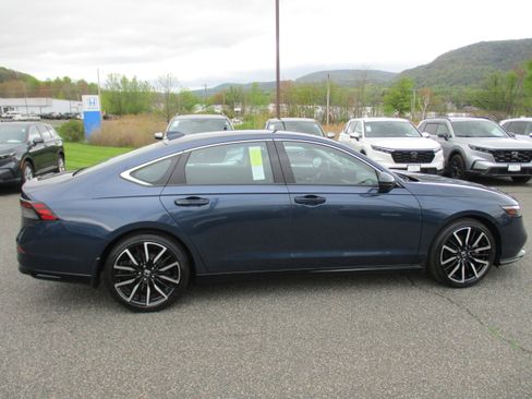 Certified 2023 Honda Accord Touring image 4