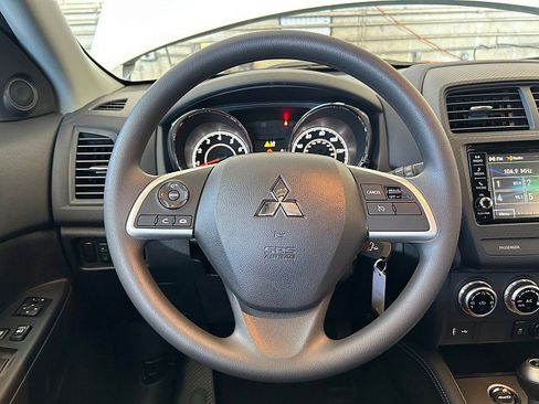 New 2025 Mitsubishi Outlander SE image 18