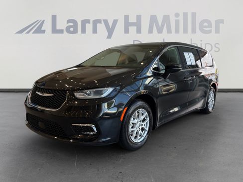 Used 2023 Chrysler Pacifica Touring-L FWD image 1