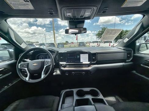 Used 2023 Chevrolet Silverado 1500 LT AWD/4WD image 19