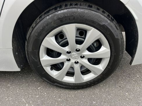 Used 2025 Toyota Corolla LE image 29
