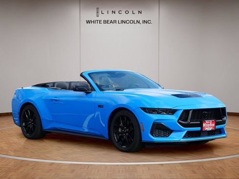 Used 2025 Ford Mustang GT Premium RWD image 3