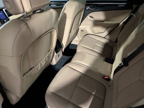 Certified 2025 Porsche Macan image 21