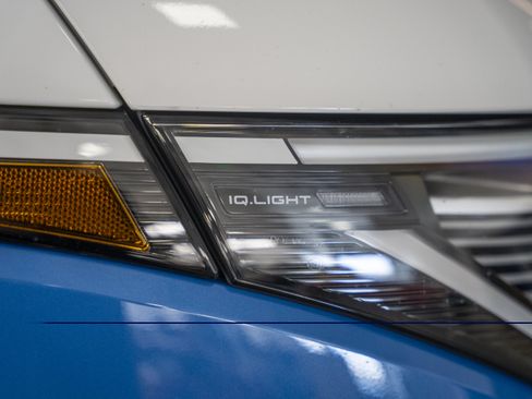 Used 2025 Volkswagen ID. Buzz 1st Edition RWD image 13