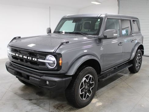 Used 2024 Ford Bronco Outer Banks AWD/4WD image 4