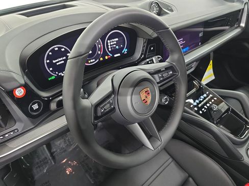 New 2026 Porsche Cayenne S image 4