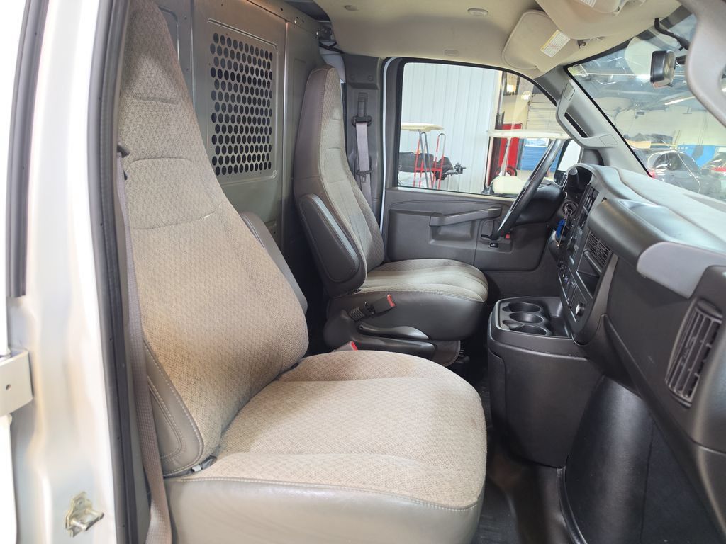 Used 2023 Chevrolet Express 3500 Extended RWD image 15