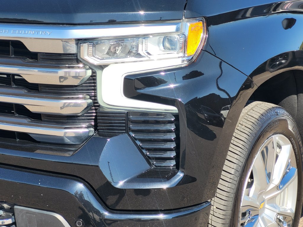 Used 2023 Chevrolet Silverado 1500 High Country w/ High Country Premium Package AWD/4WD image 9
