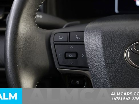 Used 2025 Toyota Camry SE image 25