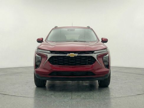 Used 2025 Chevrolet Trax LT image 2