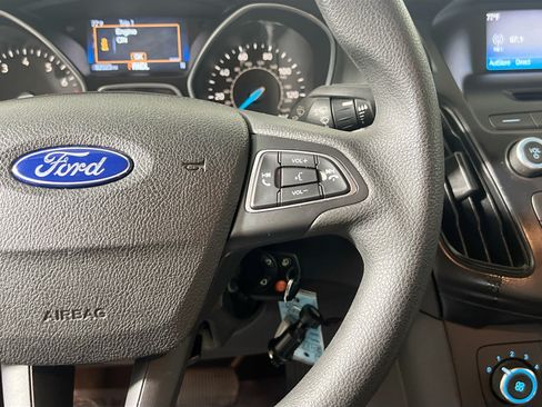 Used 2015 Ford Focus SE FWD image 20