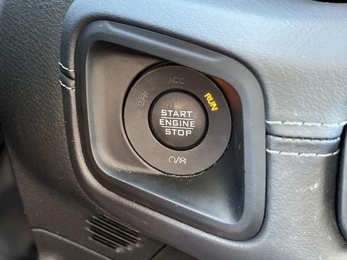 Used 2025 Jeep Wrangler Unlimited Sahara AWD/4WD image 33