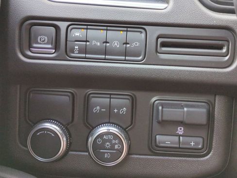 Used 2021 GMC Yukon SLT w/ SLT Luxury Plus Package image 25