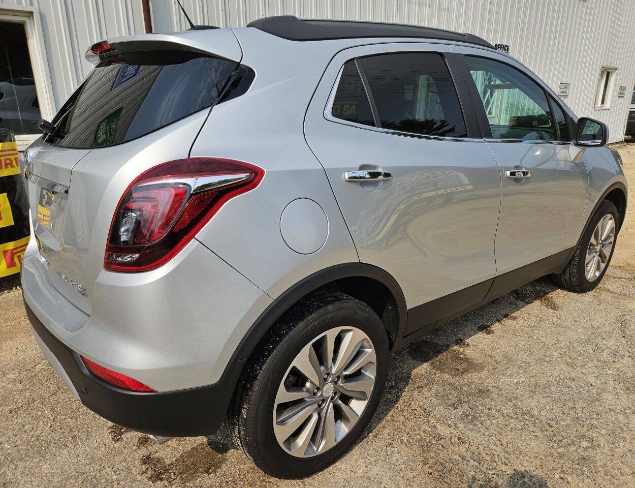 Used 2020 Buick Encore Preferred AWD/4WD image 4