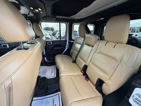Used 2019 Jeep Wrangler Unlimited Sahara image 24