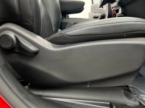 Used 2025 Chrysler Pacifica Select FWD image 31
