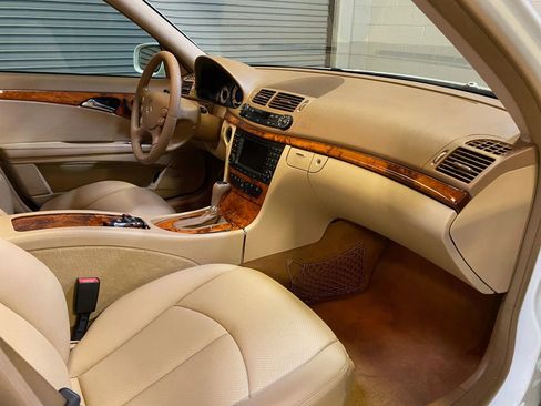 Used 2008 Mercedes-Benz E 350 Sedan image 28