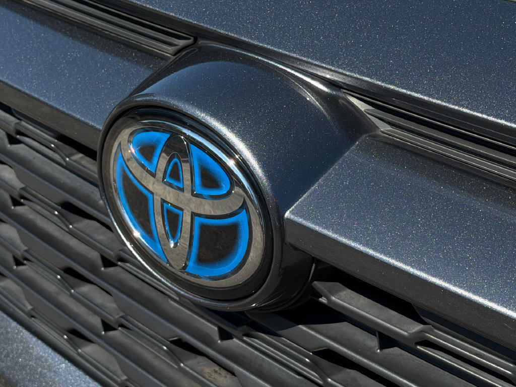 Used 2023 Toyota RAV4 XLE Premium AWD/4WD image 15