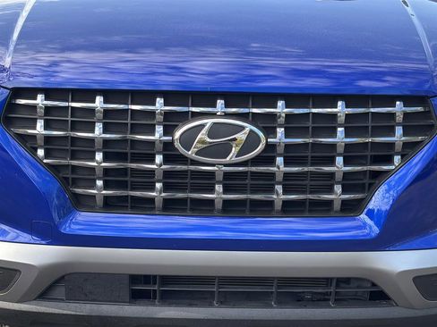 Certified 2023 Hyundai Venue Limited FWD image 9