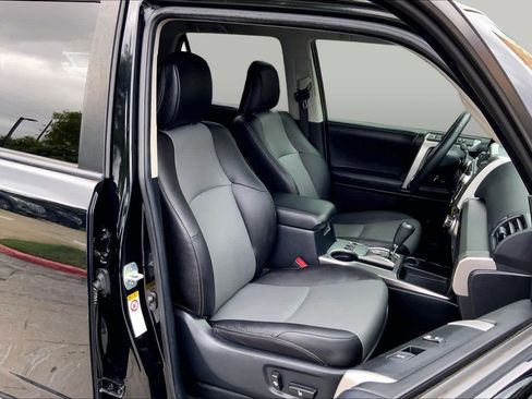 Used 2018 Toyota 4Runner SR5 Premium RWD image 9