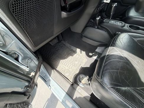 Used 2014 Jeep Wrangler Unlimited Rubicon w/ Connectivity Group AWD/4WD image 32