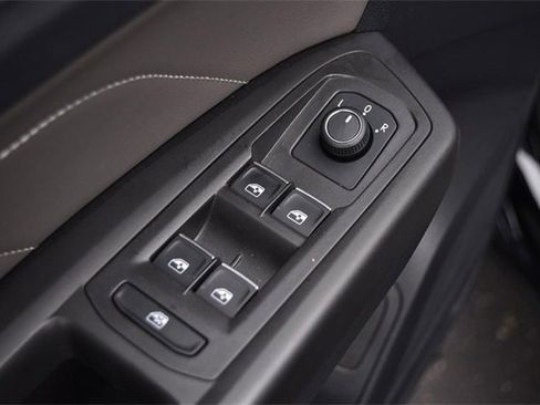 Certified 2022 Volkswagen Atlas Cross Sport SE image 8