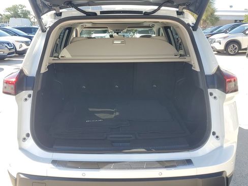 Certified 2026 Nissan Rogue SV w/ SV Premium Package FWD image 12