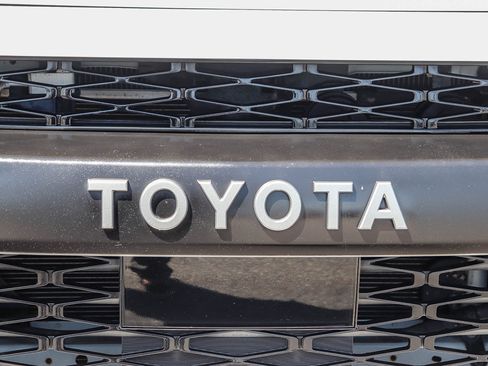 Used 2020 Toyota 4Runner TRD Off-Road Premium w/ Moonroof Package AWD/4WD image 4