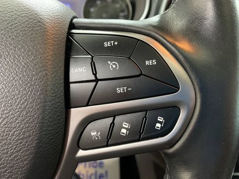 Used 2019 Jeep Cherokee Limited w/ Technology Group AWD/4WD image 23